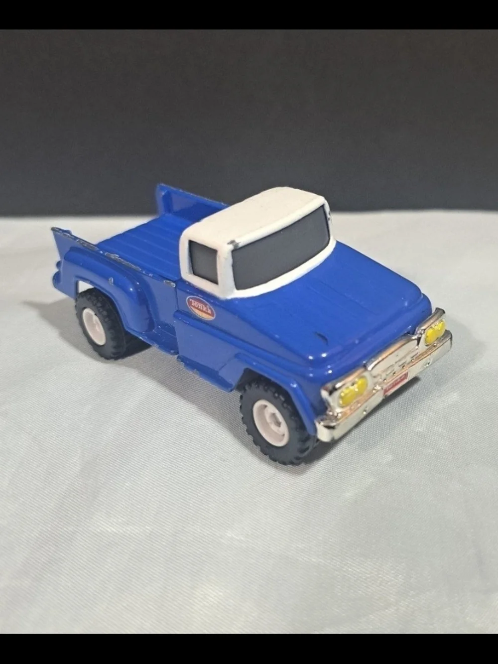 2012 HASBRO Funrise-1/65 Diecast Blue Tonka Mini Pick Up Truck B16